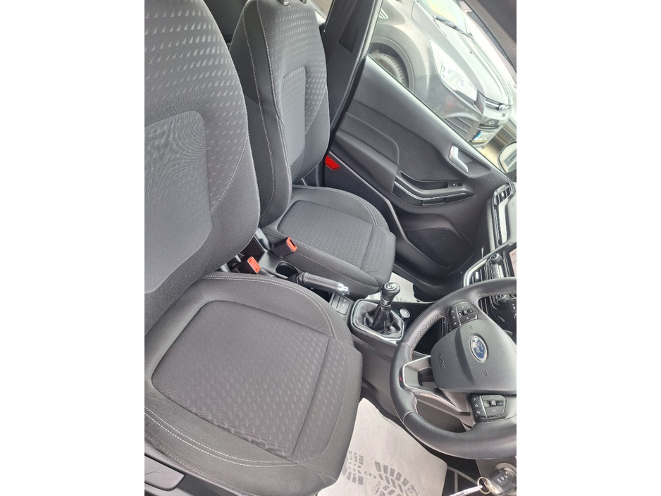 2019 Ford Fiesta - image 6
