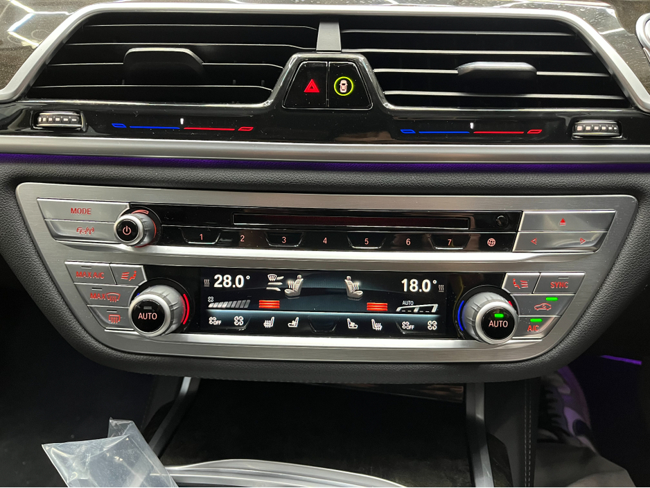 2017 BMW 7 Series - image 26