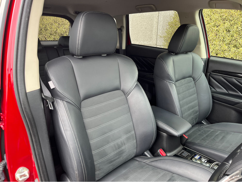 2020 Mitsubishi Outlander - image 12