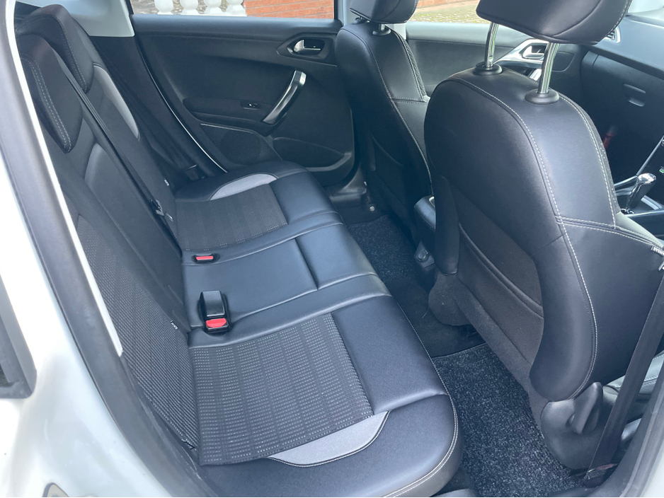 2015 Peugeot 2008 - image 13