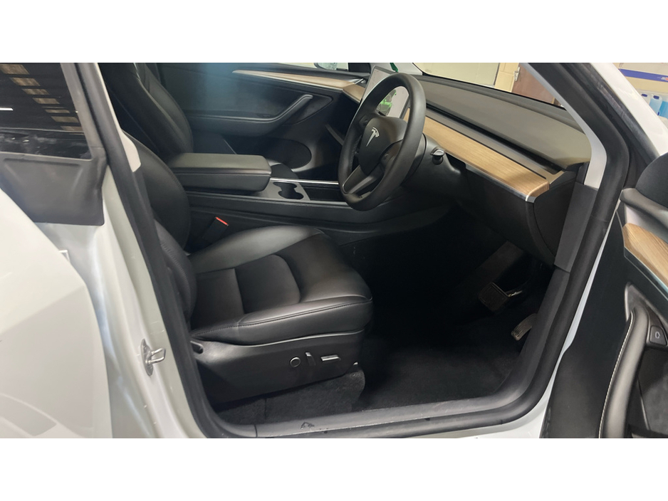 2024 Tesla Model S - image 2