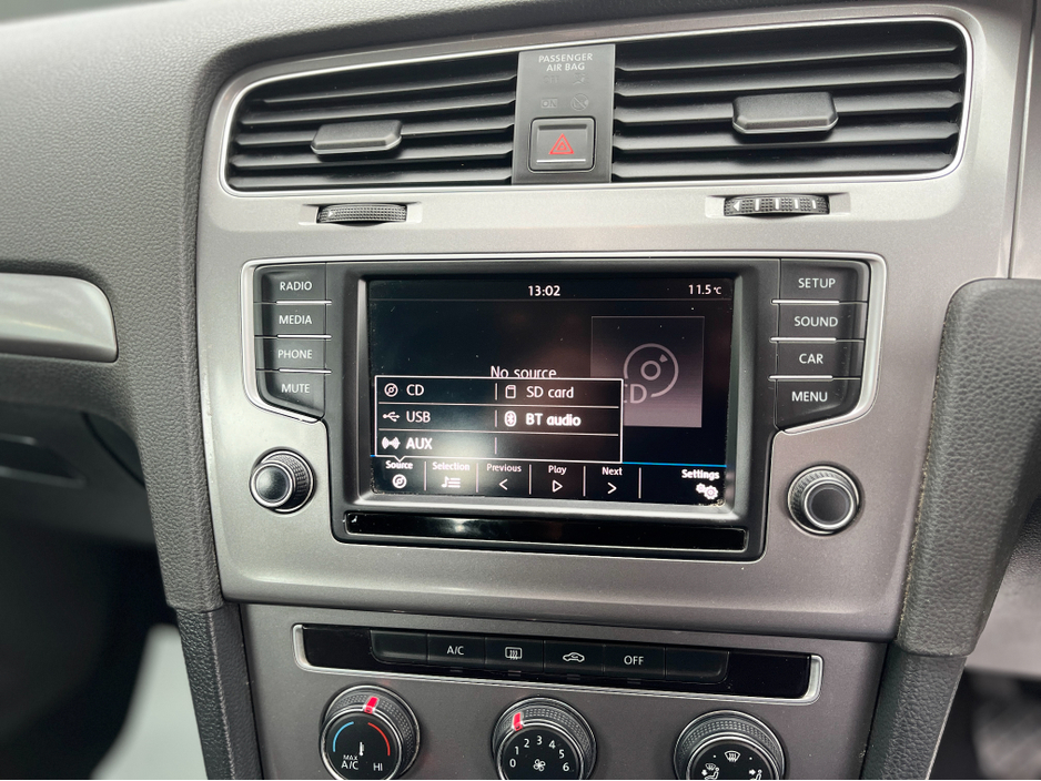 2017 Volkswagen Golf - image 11