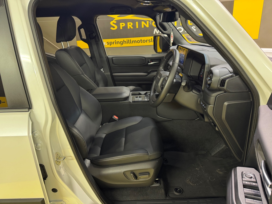 2025 Toyota Landcruiser - image 8