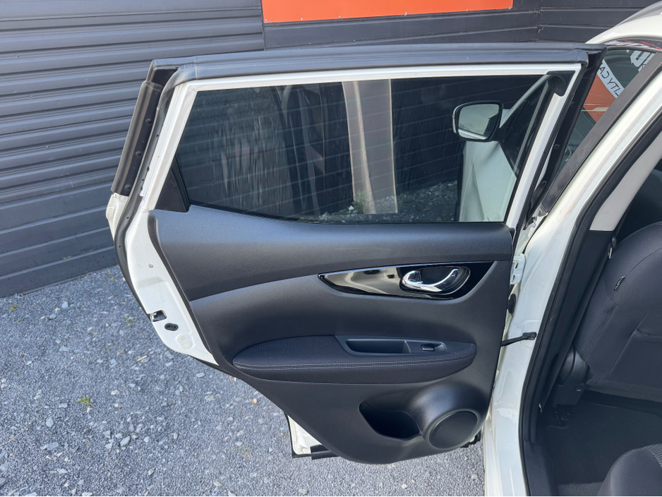 2017 Nissan Qashqai - image 17