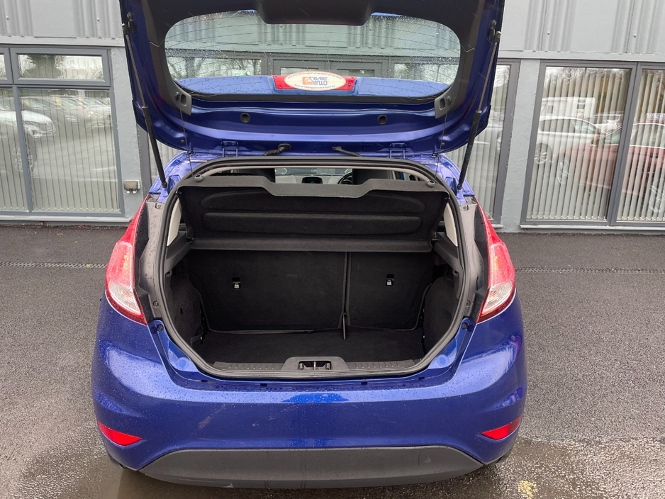 2015 Ford Fiesta - image 5