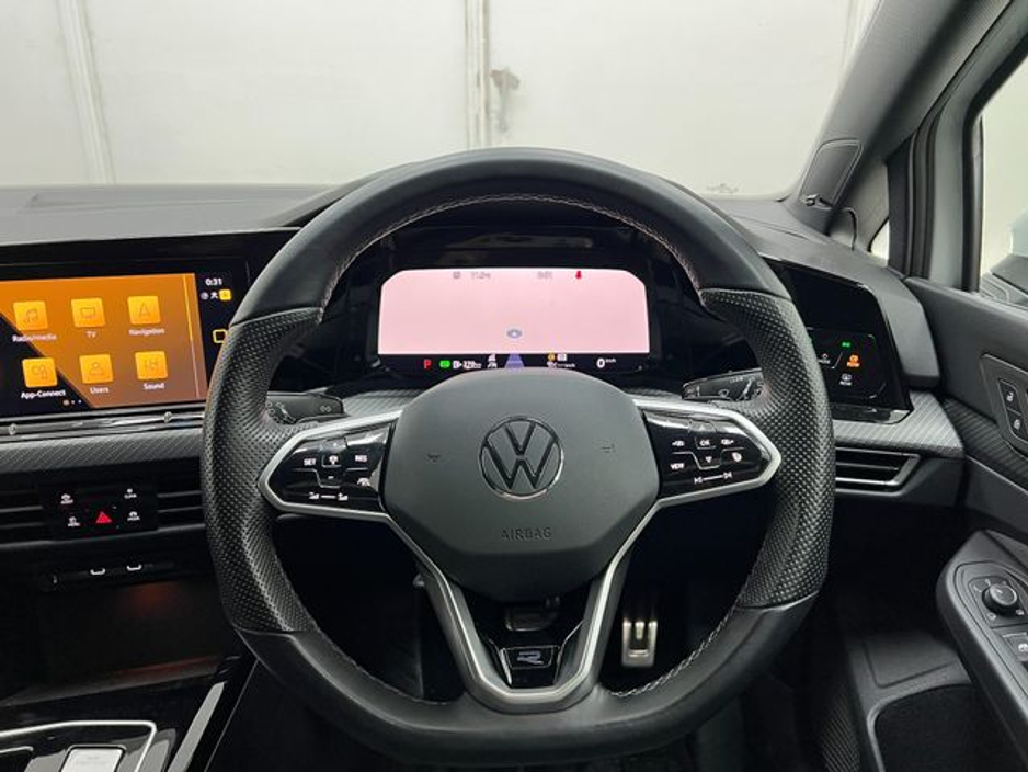 2023 Volkswagen Golf - image 19