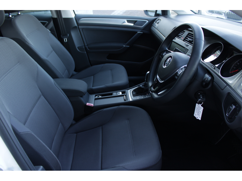 2016 Volkswagen Golf - image 11