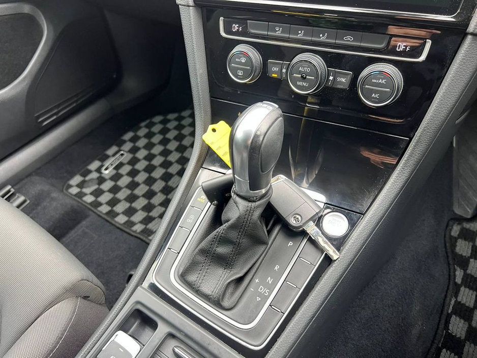 2017 Volkswagen Golf - image 11