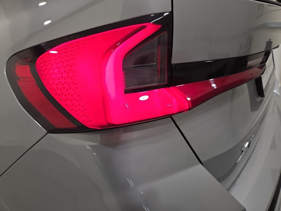 2025 BMW X1 - image 20