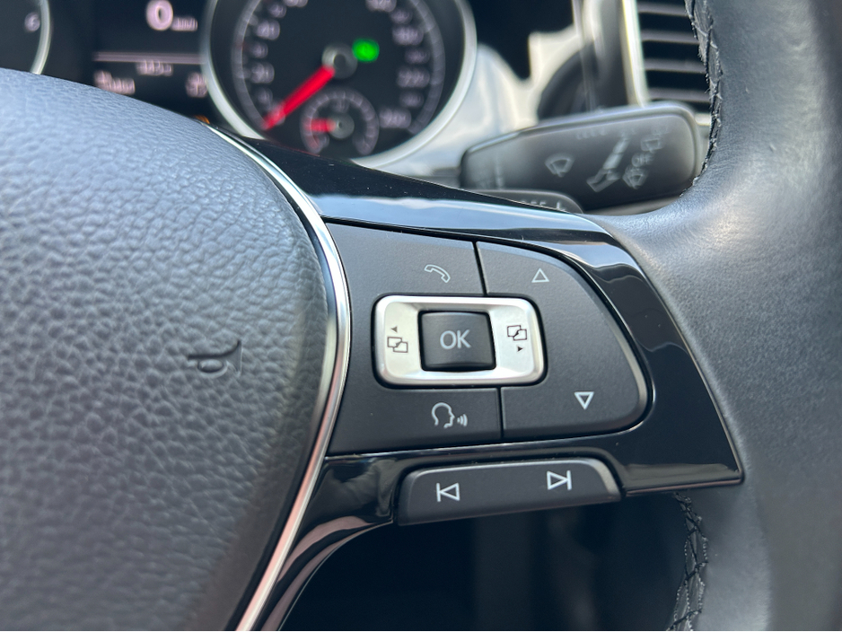 2015 Volkswagen Golf - image 7