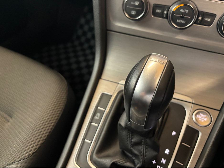 2017 Volkswagen Golf - image 11