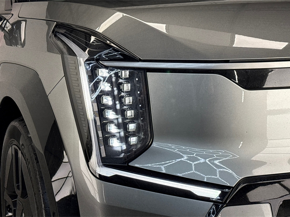 2023 Kia EV9 GT LINE 7 SEATER AWD**PANORAMIC ROOF**HEATED & COOLED LEATHER ELECTRIC SEATS**DRIVER MASSAGE SEAT**DIGITAL DASH**APPLE CAR PLAY MEDIA**REVERSE CAMERA**PARKING SENSORS**360 DEGREE CAMERAS**DRIVE MODES* €63,495