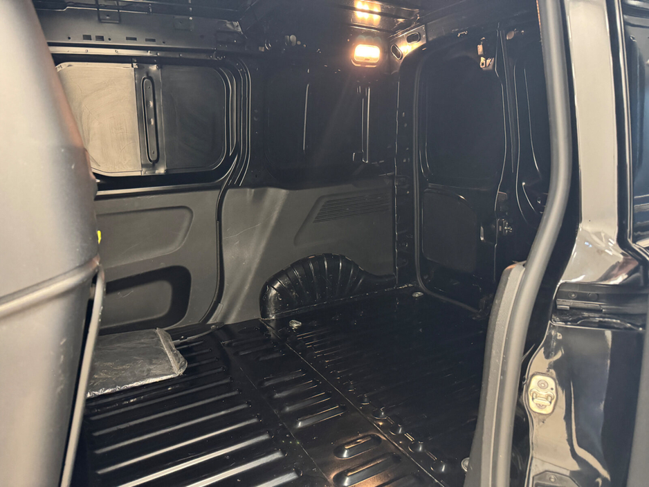 2022 Peugeot Partner  €18,500