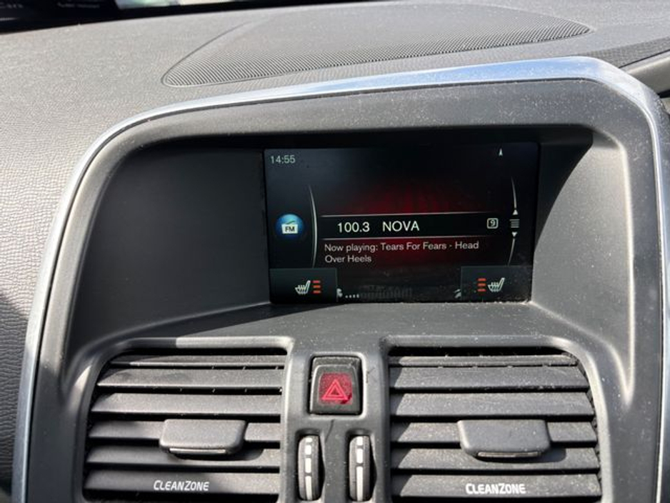 2016 Volvo XC60 - image 25