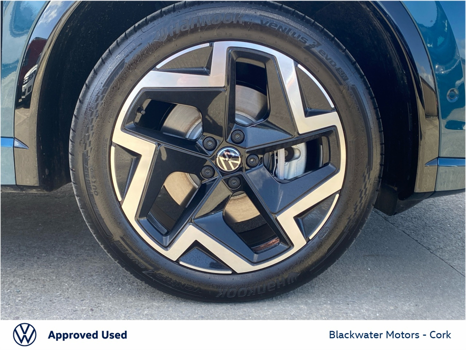 2025 Volkswagen Tiguan - image 9