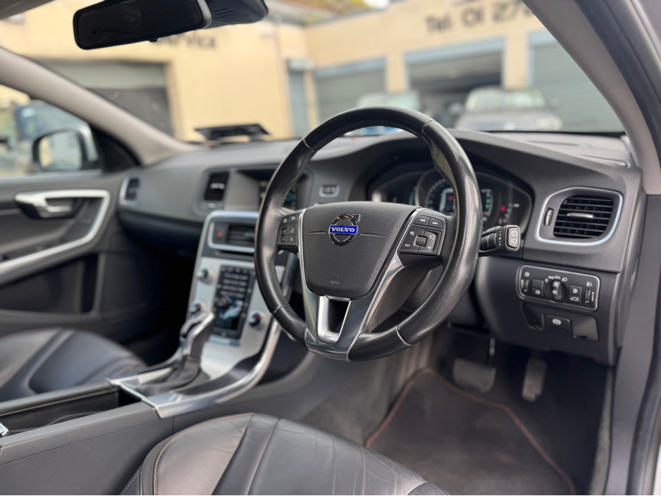 2015 Volvo V60 D2 VOR PS 5DR AUTO €12,995