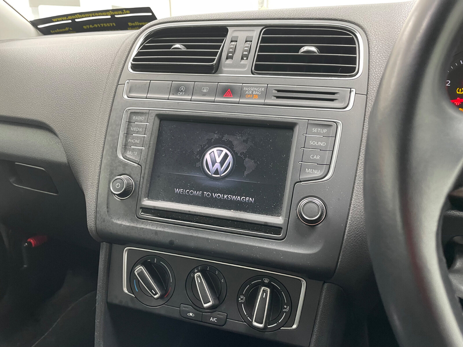 2015 Volkswagen Polo - image 28