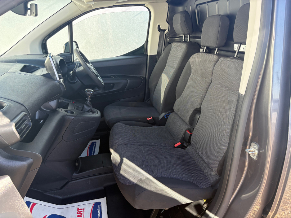 2023 Vauxhall Combo - image 12