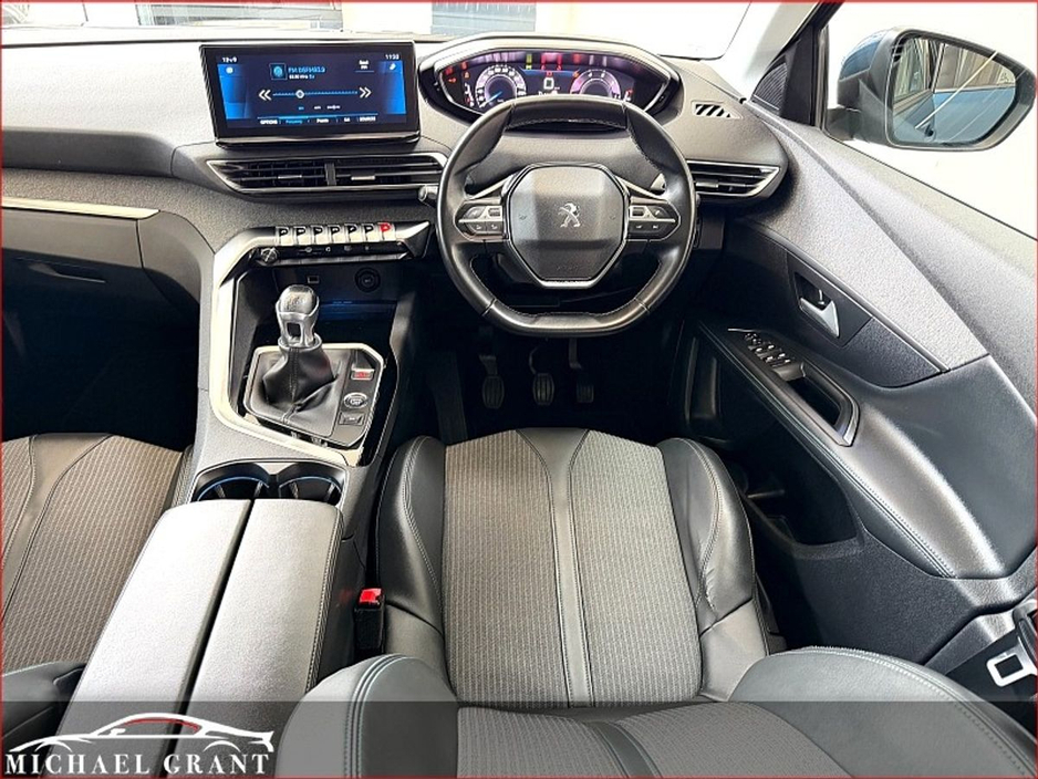 2021 Peugeot 5008 - image 12