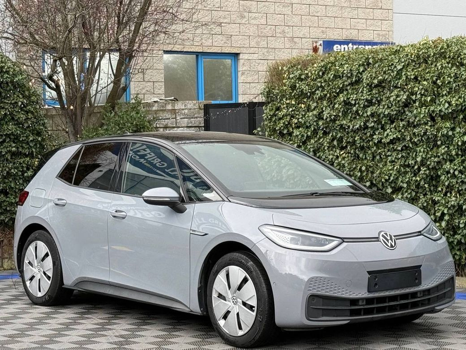 2023 Volkswagen ID.3 FAMILY 58KWH // PANORAMIC SUNROOF // HEATED SEATS // APPLE CARPLAY/ANDROID AUTO €22,450