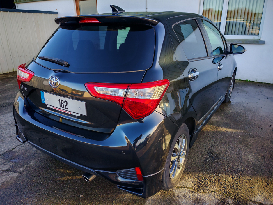 2018 Toyota Yaris - image 10