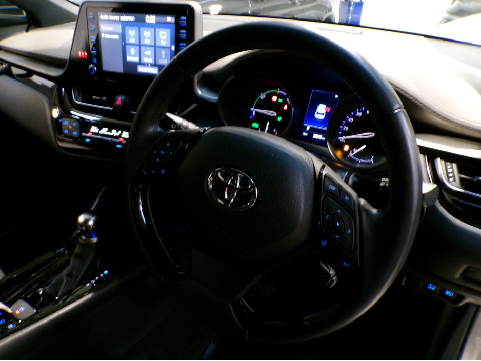 2019 Toyota C-HR 192*18,000 MILES*HYBRID SPORT TOYOTA C-HR SELF CHARGING 1.8 AUTOMATIC*FANTASTIC CONDITION GREAT ON FUEL, POWER, COMFORT WITH A LOT OF SPACE ALL COMBINED FOR A FANTASTIC DRIVE. CAR COMES WITH FULL SAF €21,900