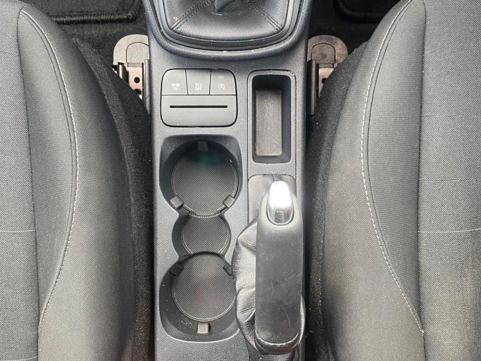 2021 Ford Fiesta - image 29