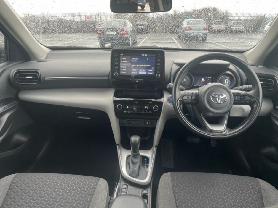 2022 Toyota Yaris Cross - image 8