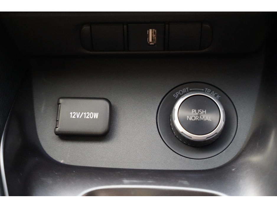 2020 Toyota Yaris - image 14