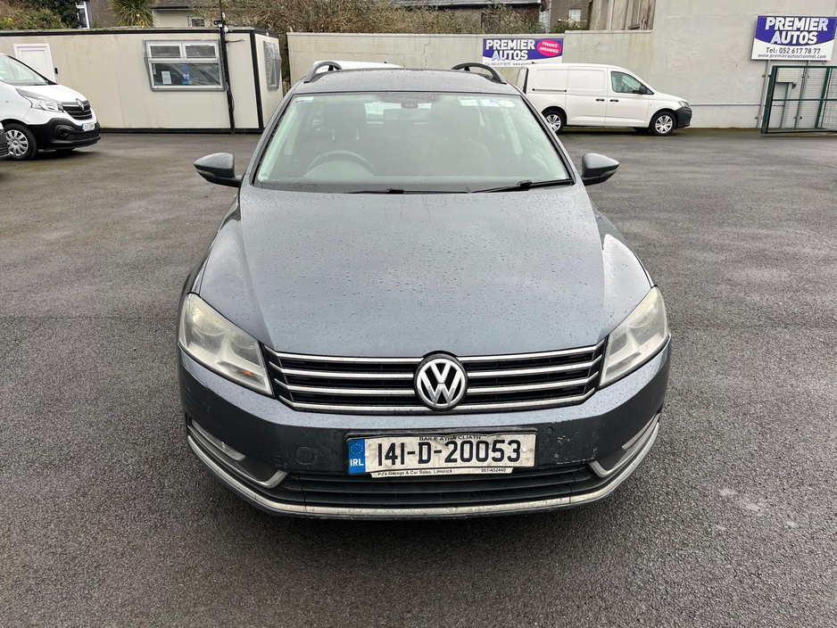 2014 Volkswagen Passat - image 2