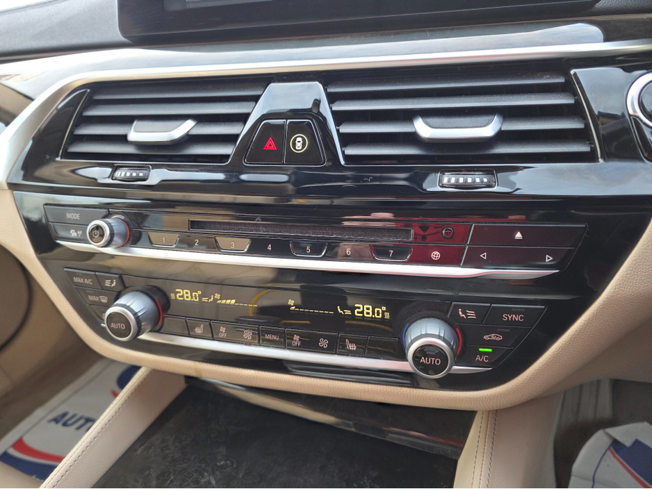 2017 BMW 5 Series 523D LUXURY UPGRADED PACK EDITION FULL LEATHER ELECTRIC HEATED SEATS - 360 REVERCE CAMERA - PRIVACY GLASS €24,950