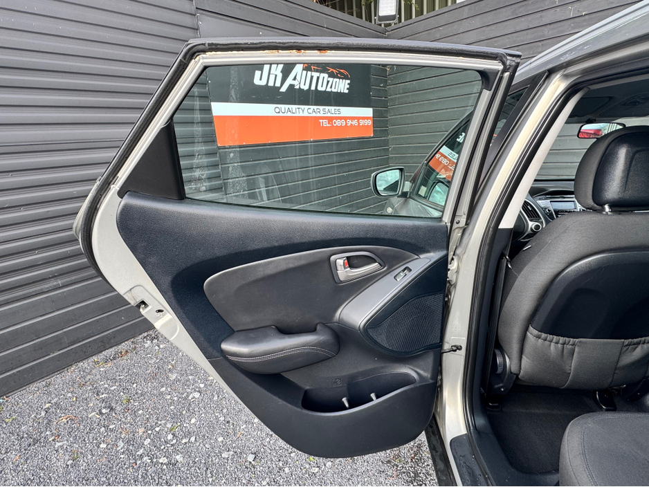 2011 Hyundai ix35 - image 17