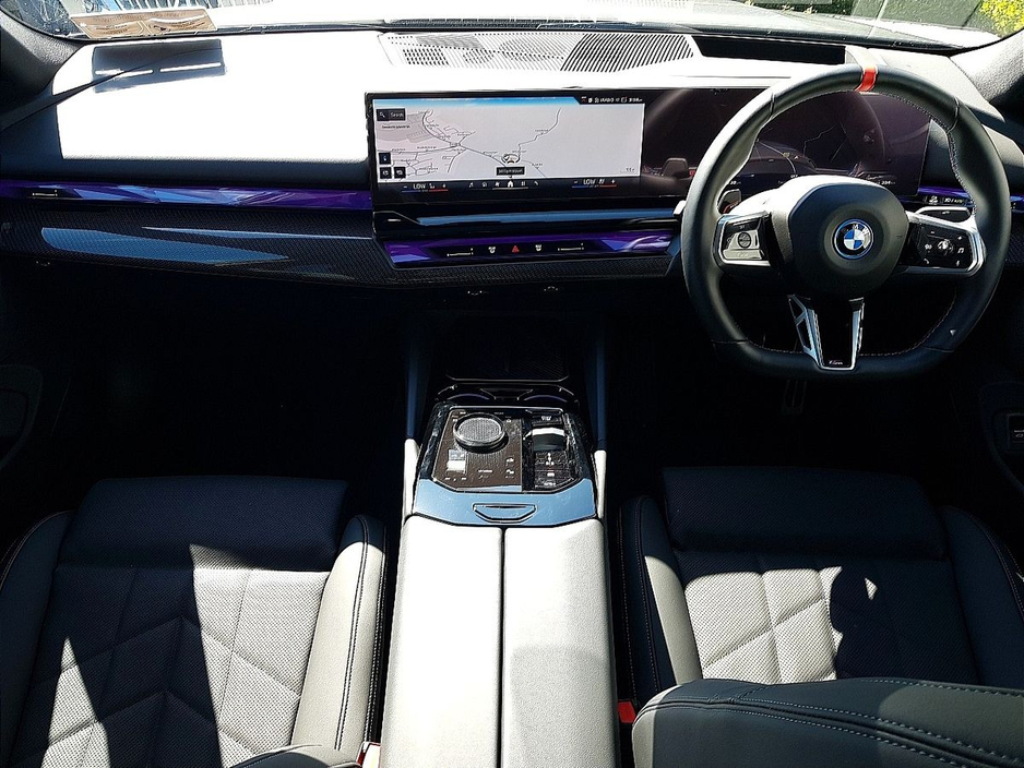 2025 BMW i5 - image 4