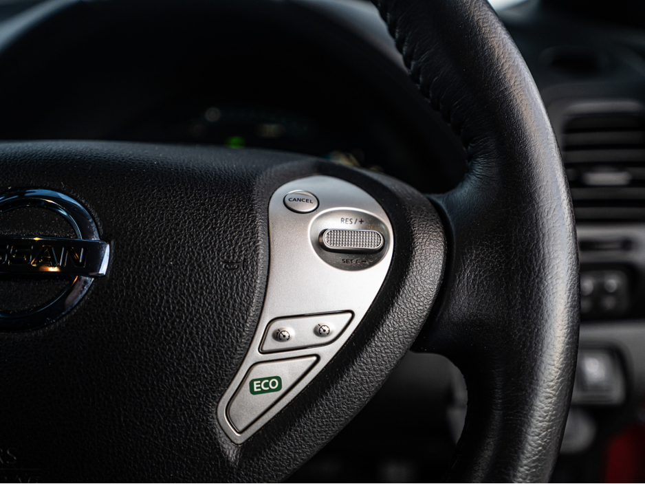 2016 Nissan Leaf - image 23