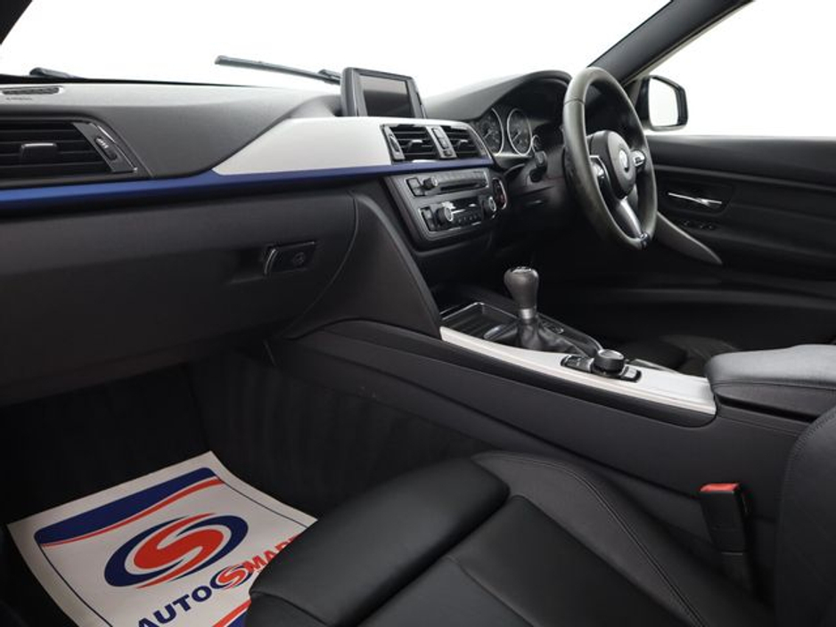 2015 BMW 3 Series - image 15