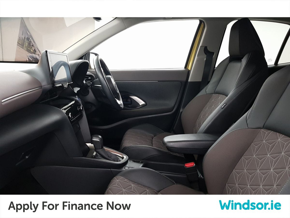 2022 Toyota Yaris Cross - image 4