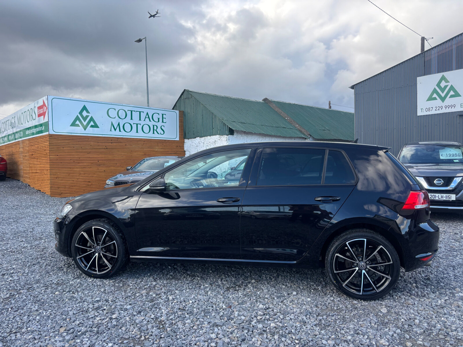 2015 Volkswagen Golf - image 3