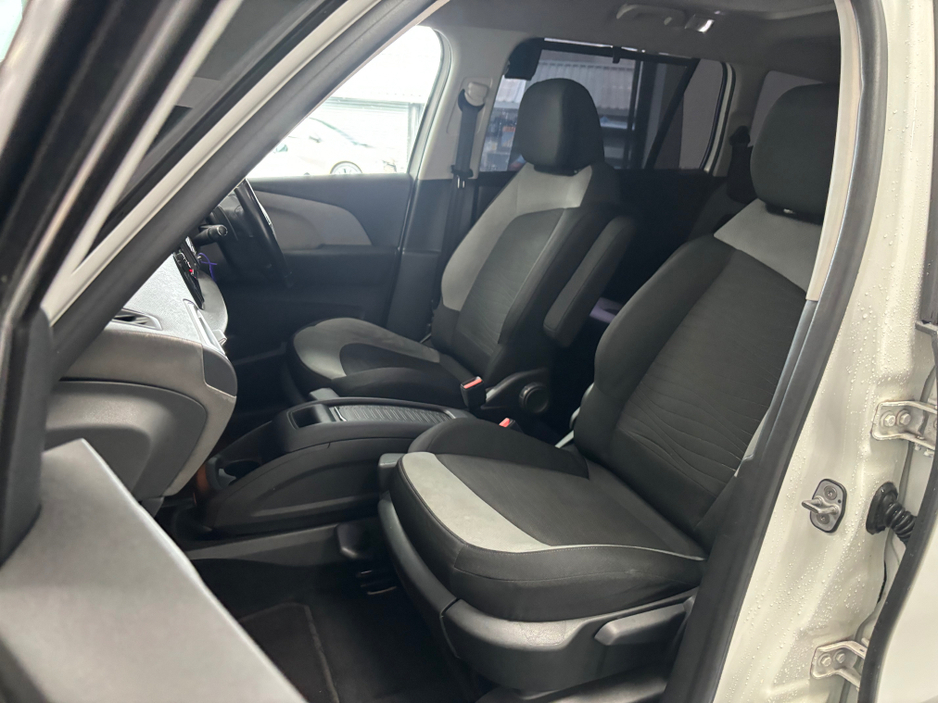 2015 Citroen Grand C4 Picasso - image 13