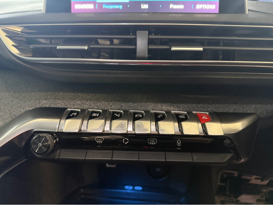 2020 Peugeot 5008 - image 19