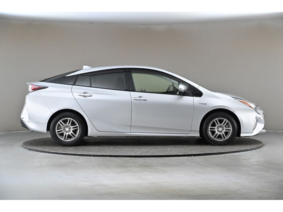 2017 Toyota Prius - image 11