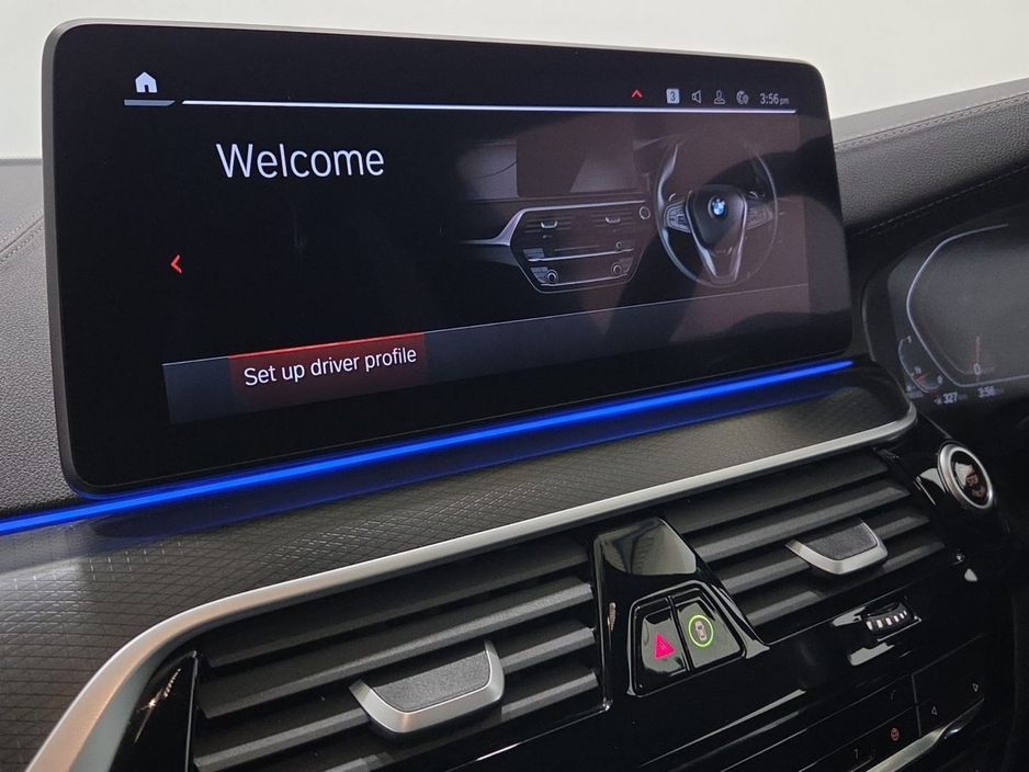 2023 BMW 5 Series - image 8