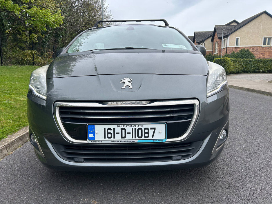 2016 Peugeot 5008 - image 11