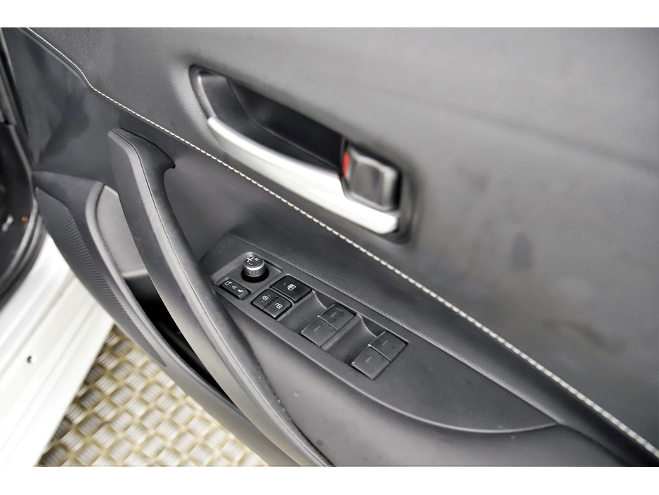 2020 Toyota Corolla - image 22