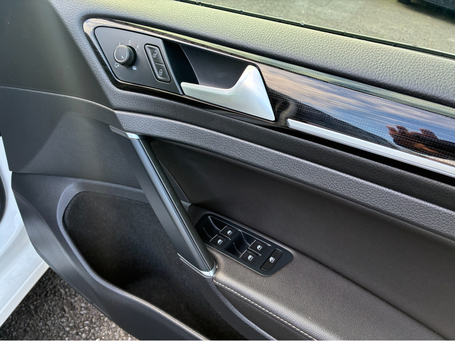 2020 Volkswagen Golf ( 202 REG 1.4 TSI LEATHER LEATHER SEATS VIRTUAL CLOCKS  SAT NAV  LEATHER  SEATS - VIRTUAL CLOCKS -REVERSE CAMERA - NAVIGATION - CARPLAY - ANDROID AUTO- BLIND SPOT REAR TRAFFIC ASSIST - DISCOVER PRO €22,950