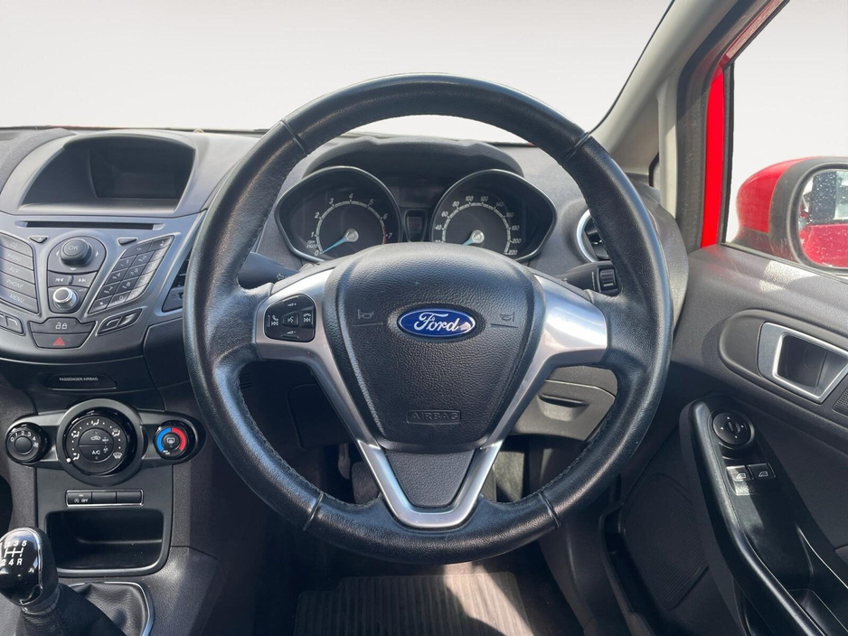 2015 Ford Fiesta - image 13