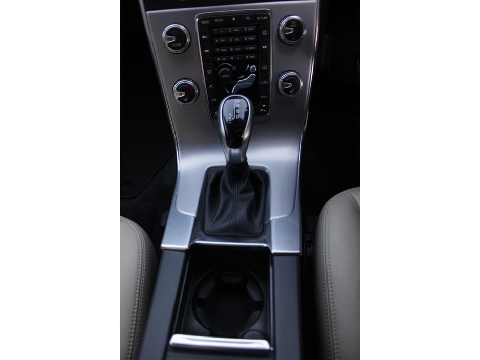 2016 Volvo V60 CROSS COUNTRY - image 14