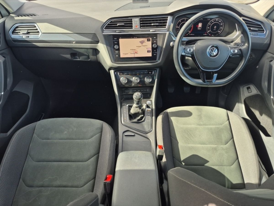 2018 Volkswagen Tiguan - image 2