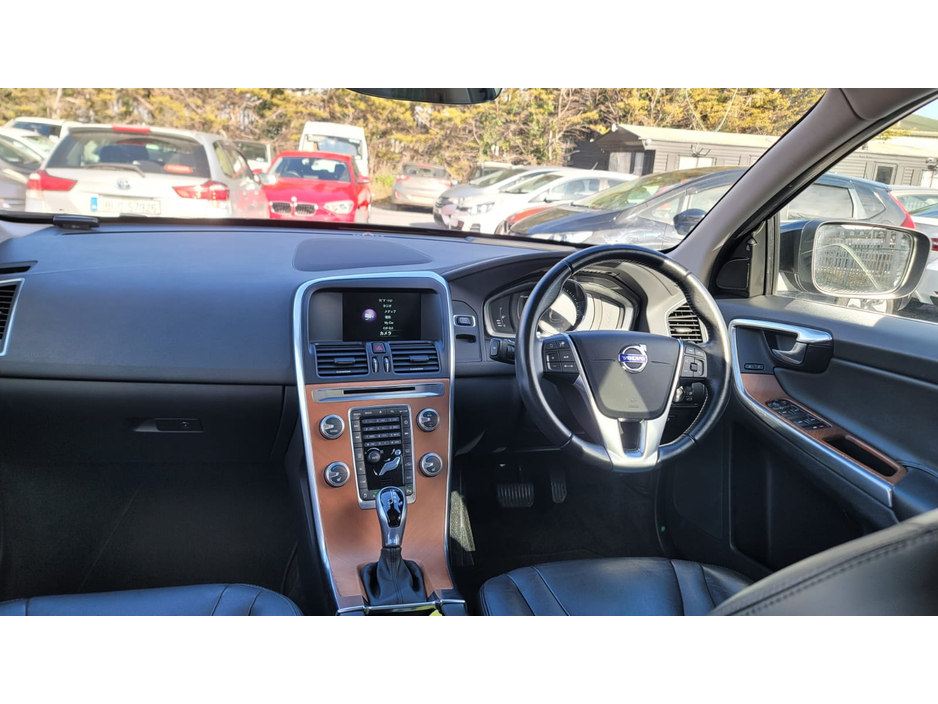 2016 Volvo XC60 - image 9