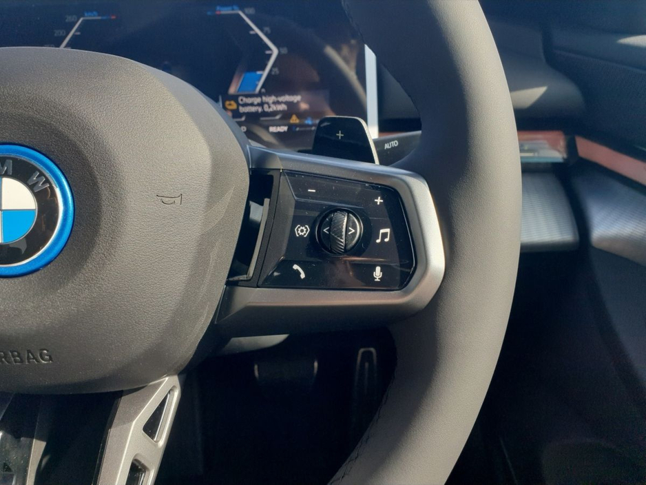 2026 BMW 5 Series - image 18