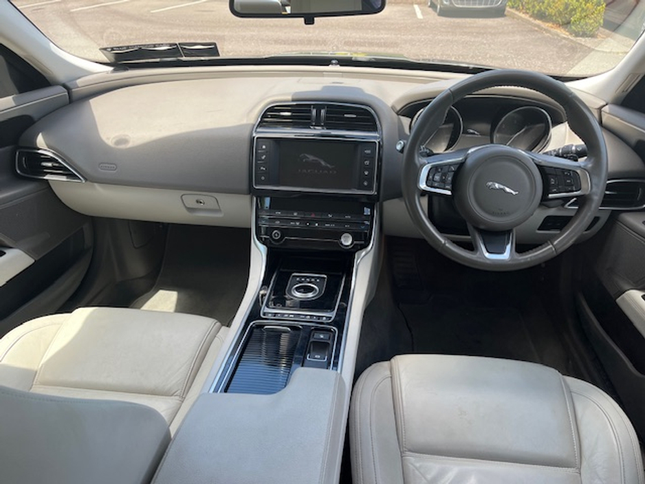 2018 Jaguar XE - image 9